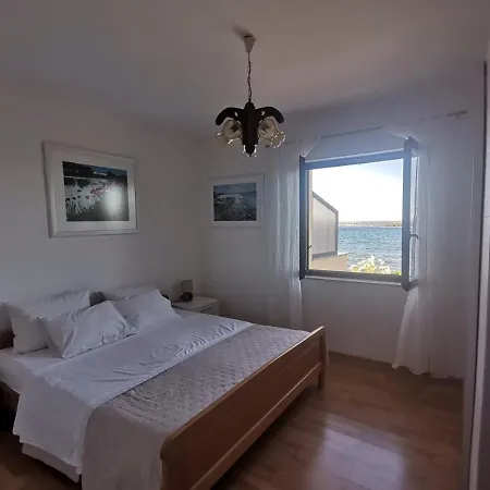 Appartement Dijana - Right Next To The Tkon