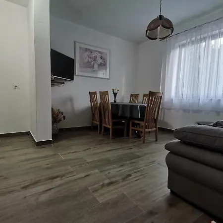 Apartment Dijana - Right Next To The Tkon